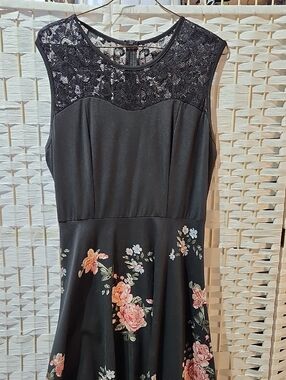 SHEIN Black Midi Dress with Pink Floral Print and Lace Yoke
